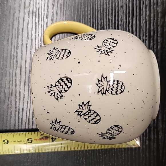 Meritage pineapple cup. About 4 in tall. - Picture 1 of 6